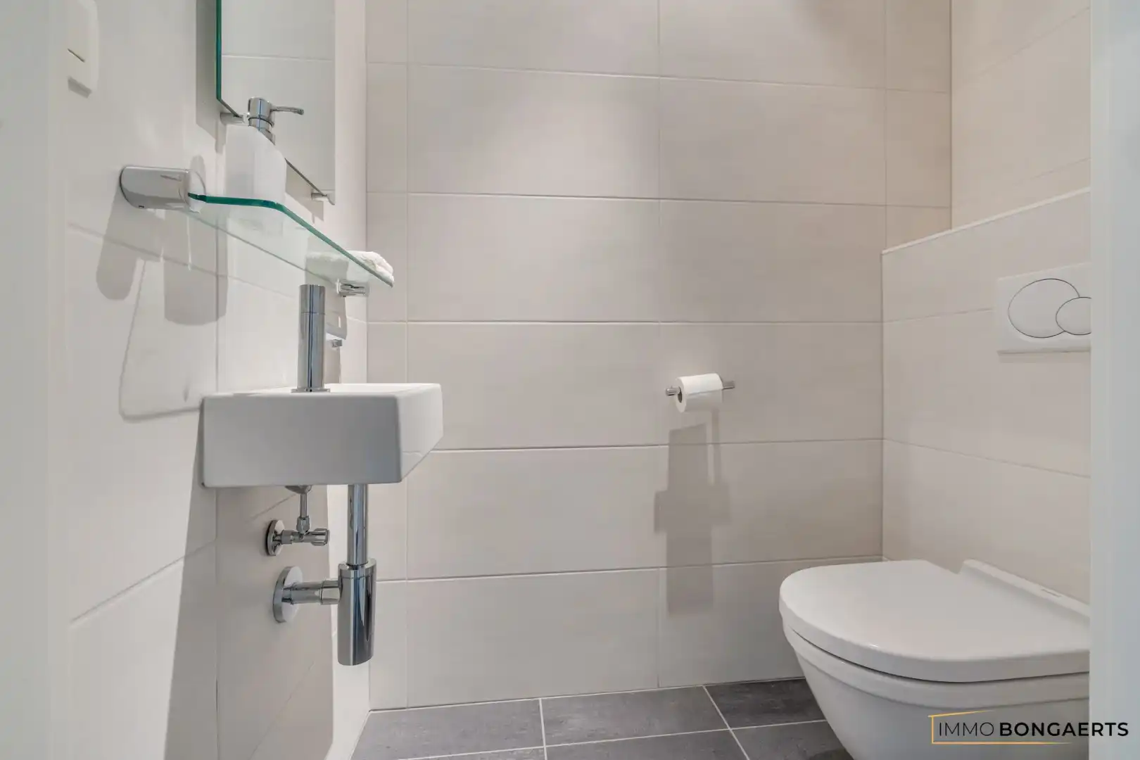 Ruim appartement met zicht op het stadsplein in het centrum van Genk foto 18