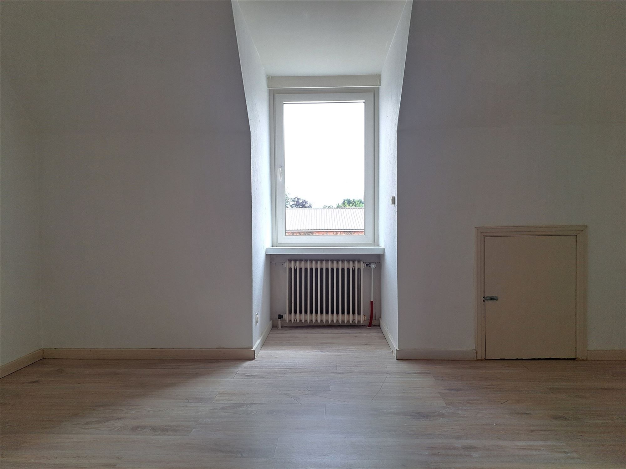 Rustiek landhuis met 3 slaapkamers, garage en grote tuin.  foto 10