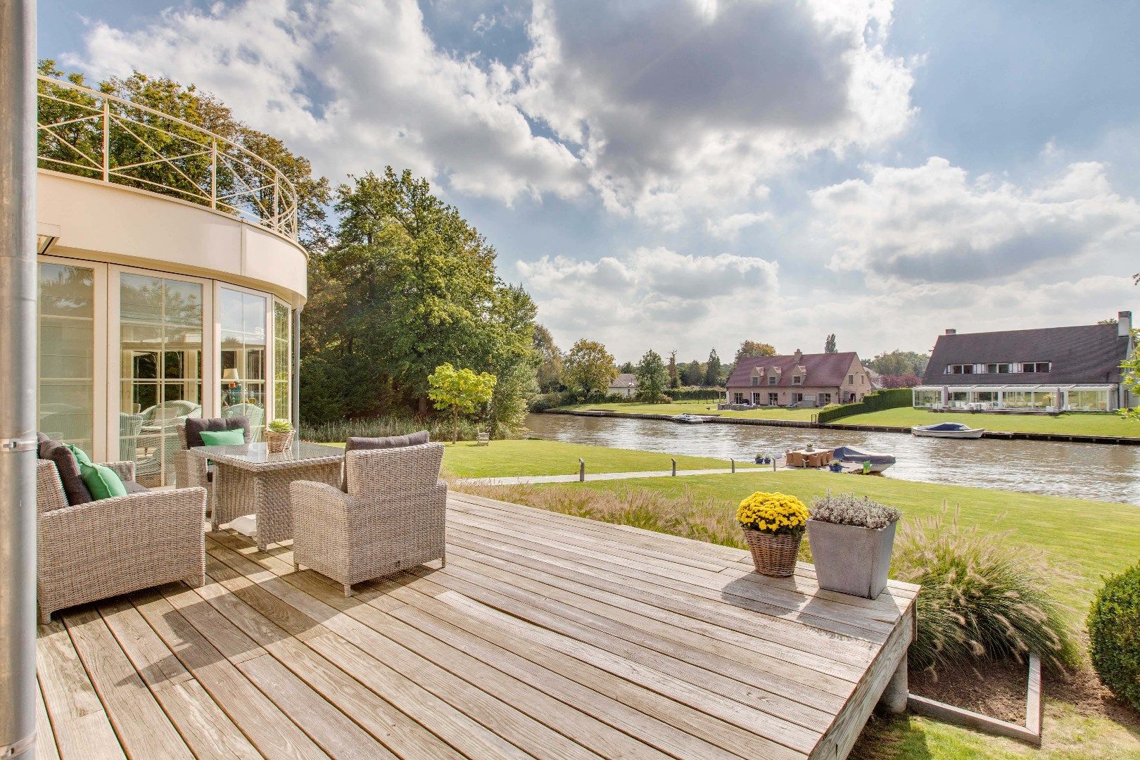 Riante villa aan de Leie  met extra bouwgrond op een  perceel van  2640m²  foto 6