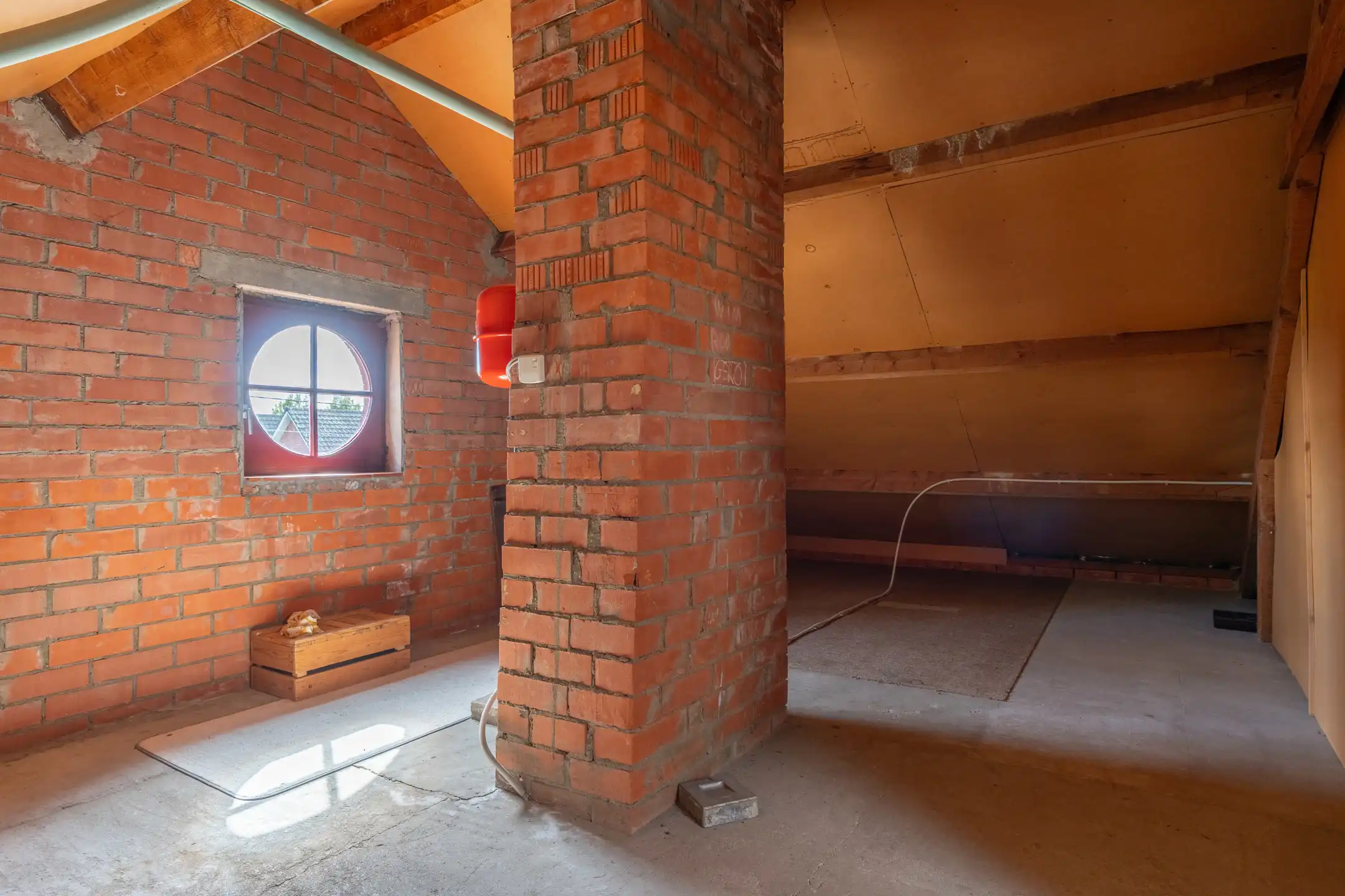 Te renoveren laagbouwwoning met 3 slpks, tuin en garage. foto 24