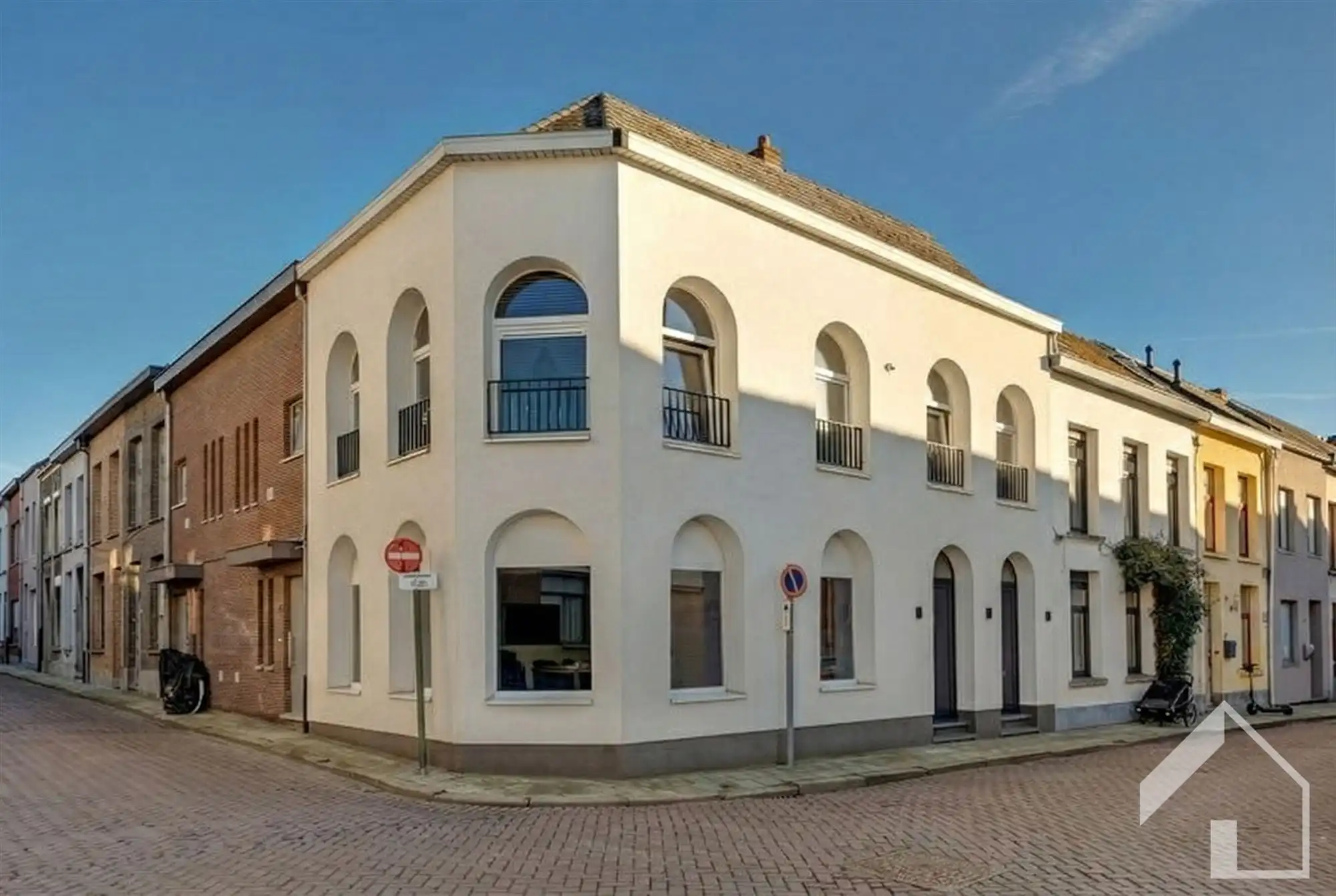 Gerenoveerde hoekwoning nabij het centrum van Lier  foto {{pictureIndex}}