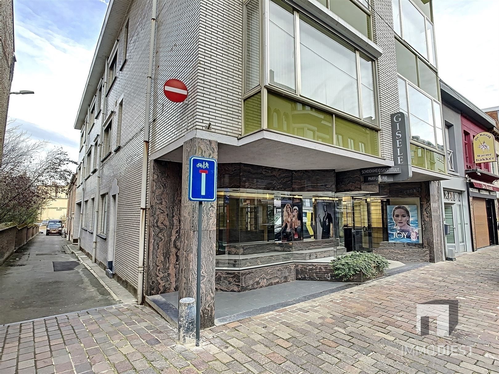 Gelijkvloerse handelsruimte in centrum Diest te koop via SMARTBID. foto 2