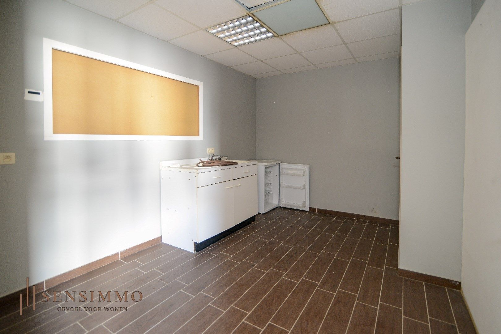 Ruime loods, geschikt voor vrachtwagengarage, op industriezone in Houthalen-Helchteren foto 12