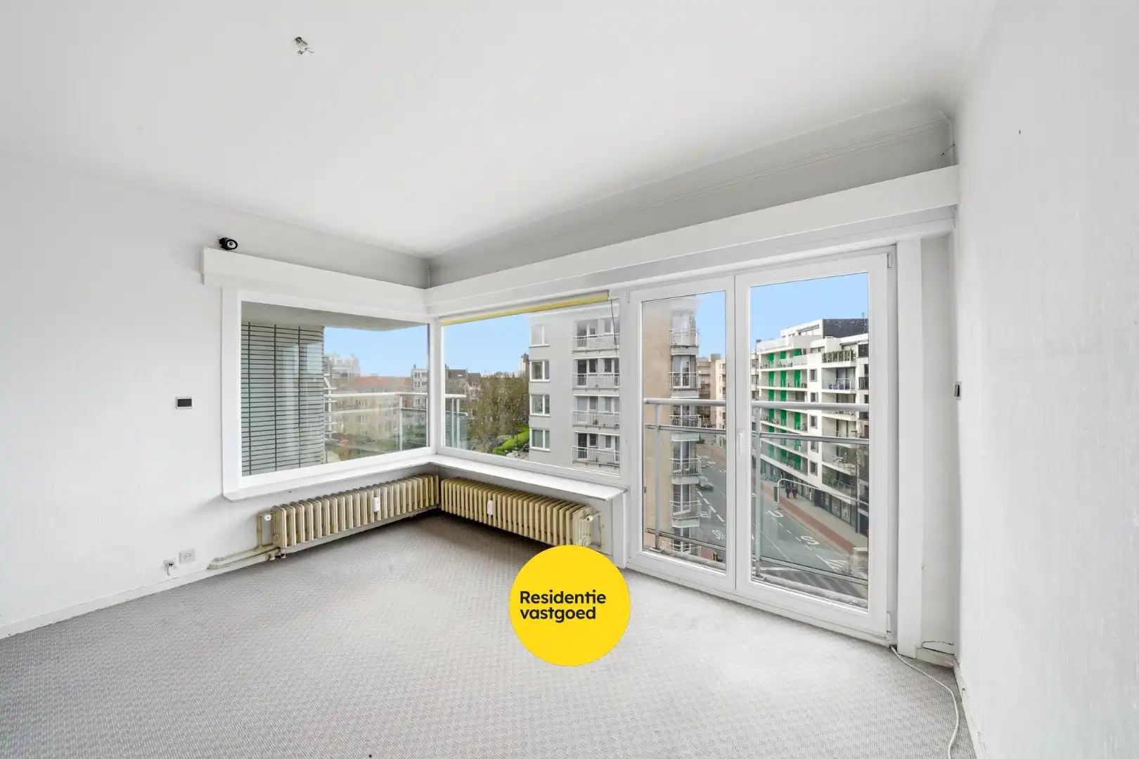 Op te frissen 2-slaapkamerappartement met open zicht te Oostende foto 3