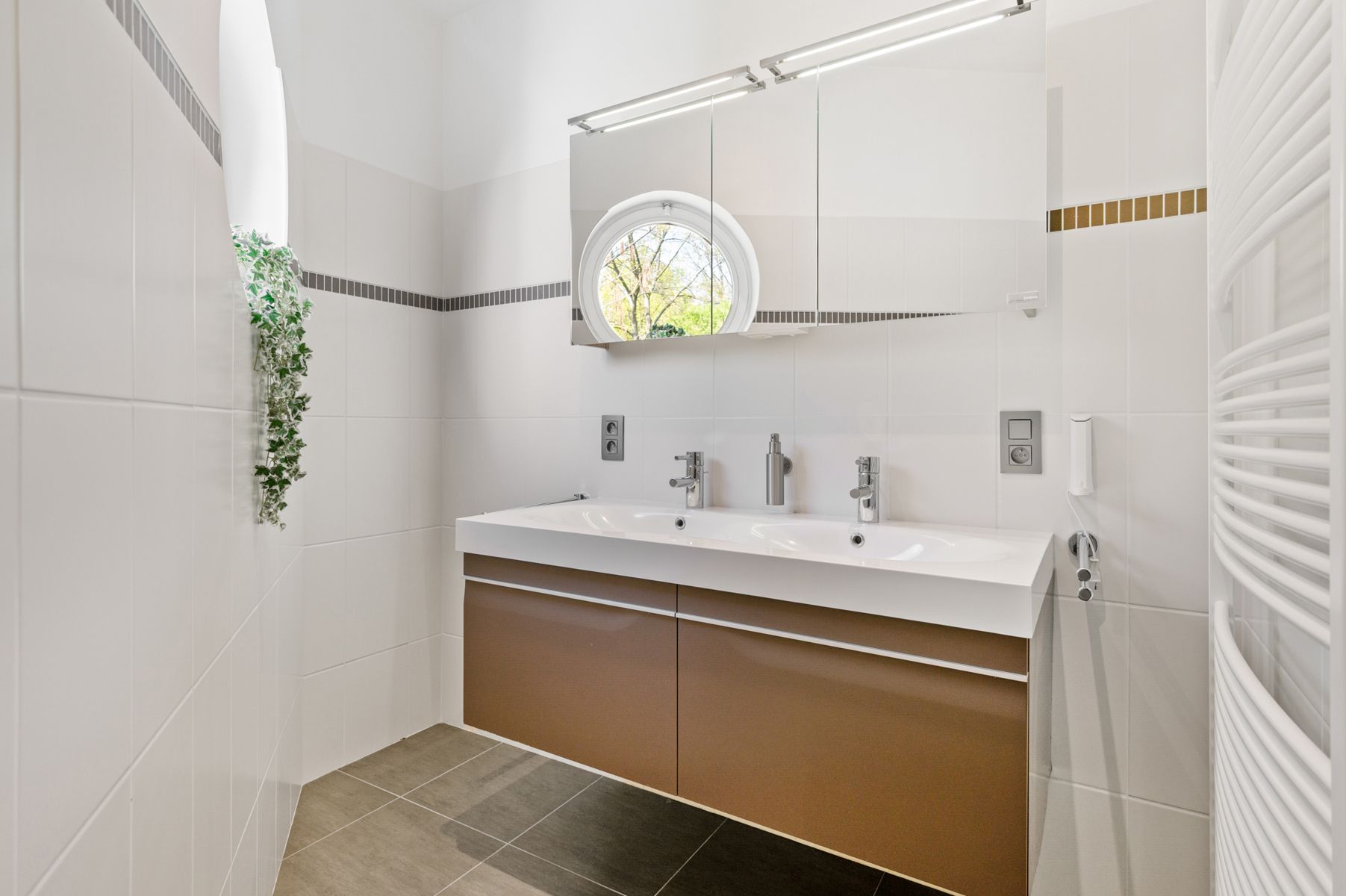 Moderne en energiezuinige villa op ca. 2.035 m². foto 24