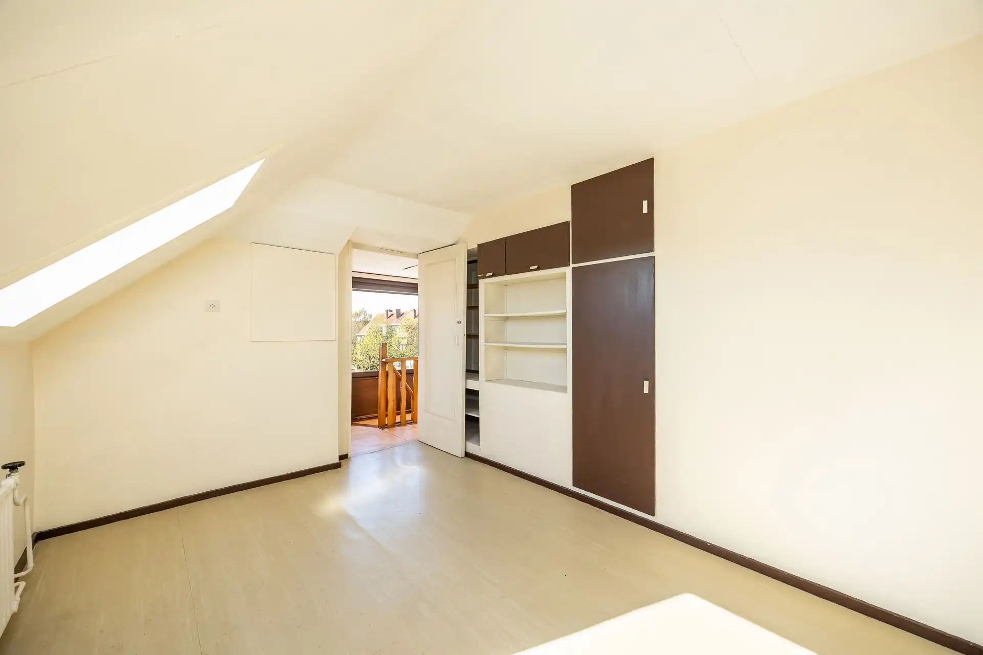 Ruime halfopen bebouwing met 5 slaapkamers, garage en zonnige tuin op toplocatie! foto 31