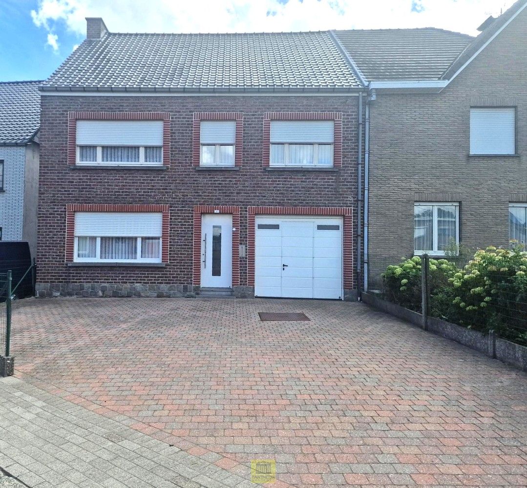 Hoofdfoto van de publicatie: Rustig gelegen gezinswoning met 4 slaapkamers, garage en ruime zolder (= extra kamers)