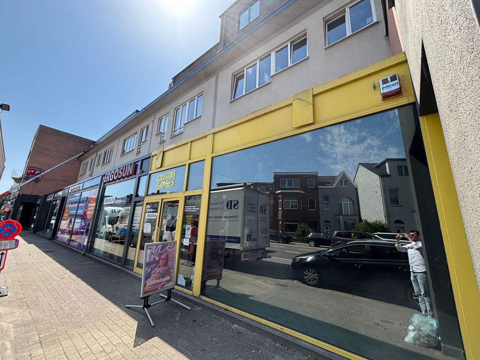 Commerciële ruimte met veel passage foto {{pictureIndex}}