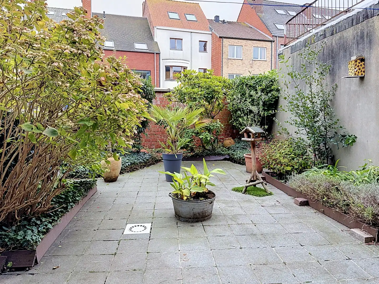 Instapklare bel-etage met drie slaapkamers, garage en zonnige buitenruimtes. foto 30