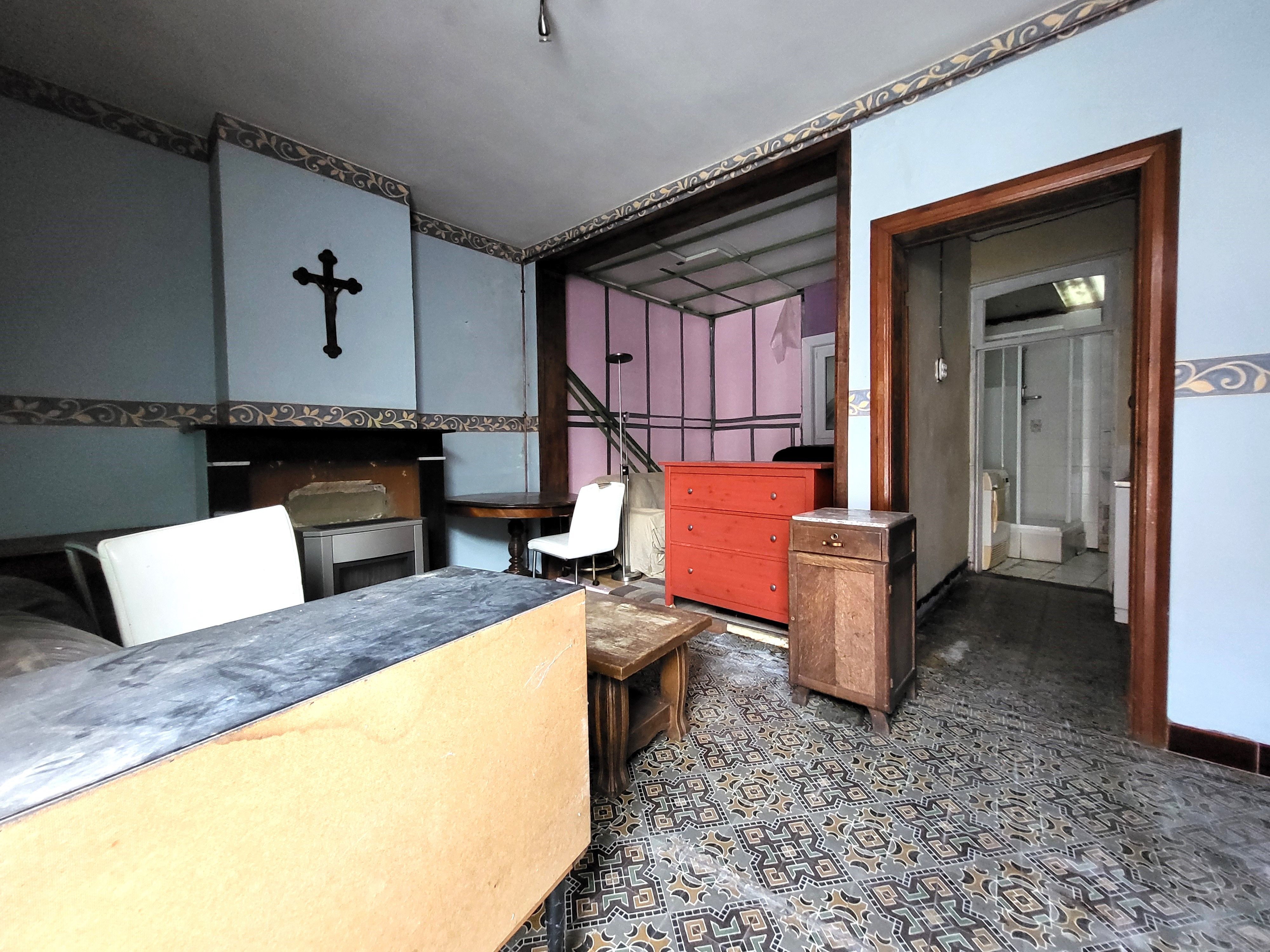 Prachtig te renoveren rijwoning op 132m² met ruime stalling.  foto 2