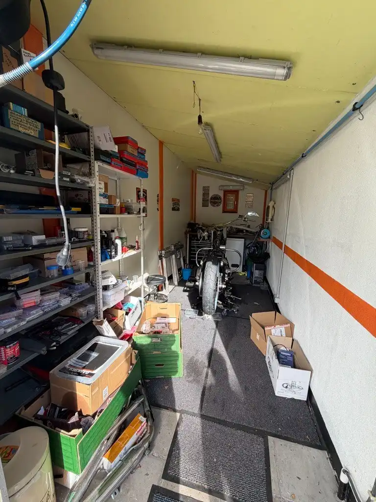 Garage met extra grote, geïsoleerde berging te koop te Harelbeke foto 2