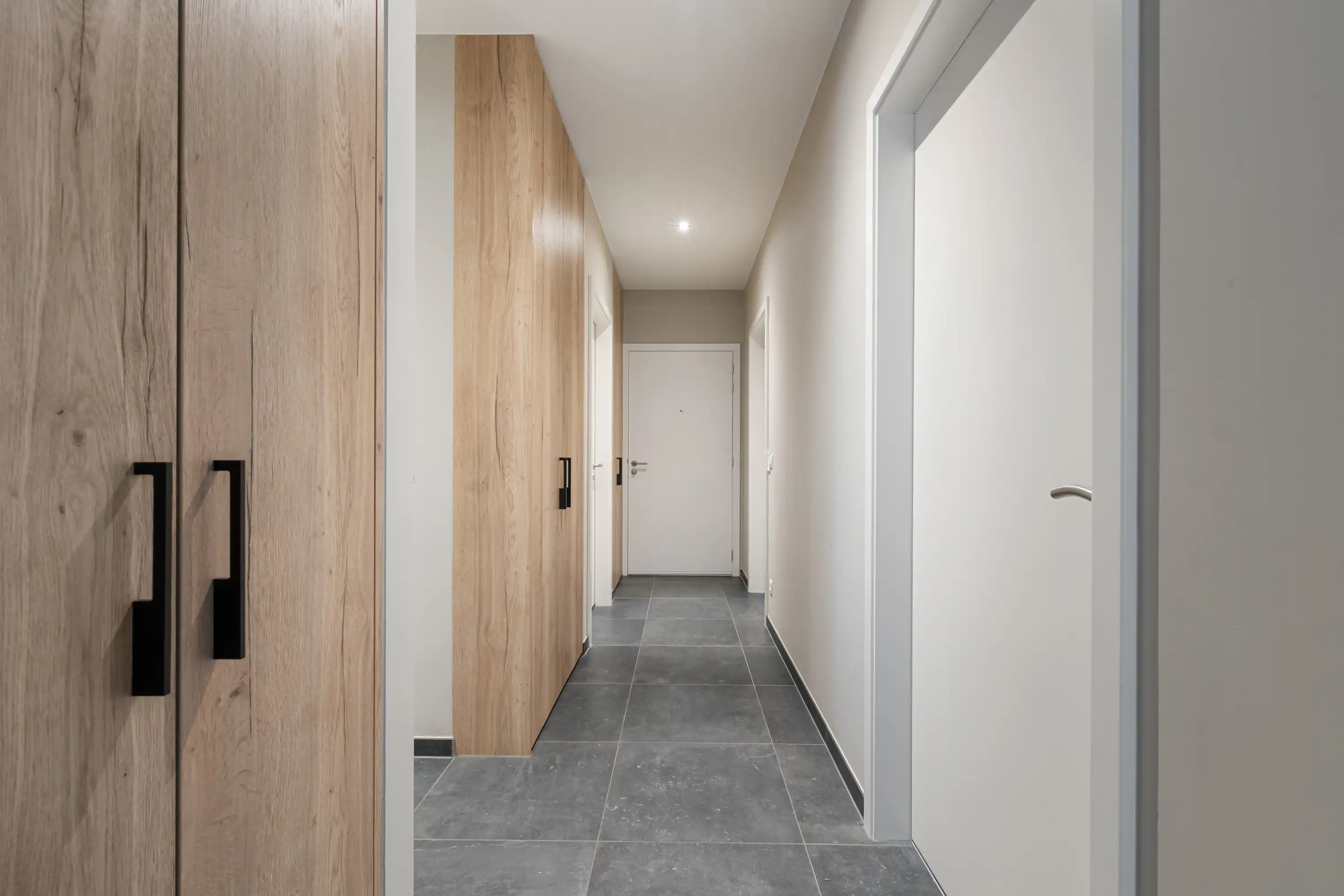 Luxueus afgewerkt appartement (2 terrassen + parking) foto 16
