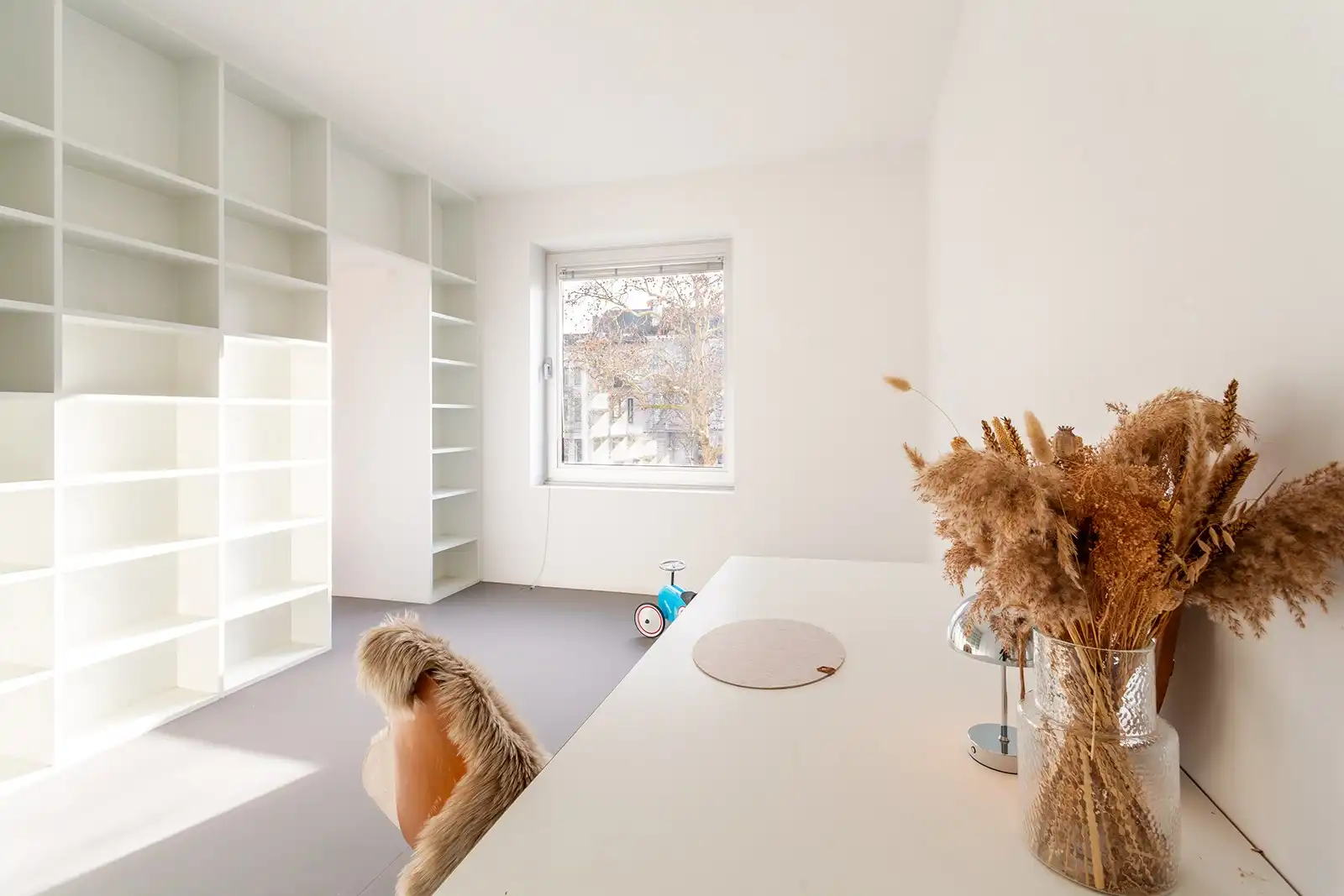 Architecturale parel met een zee van ruimte foto 8