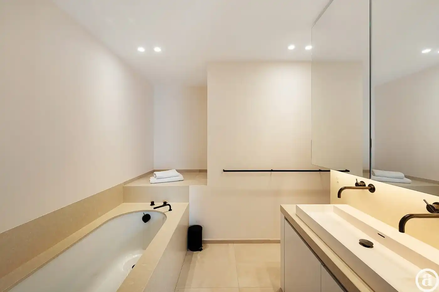 Luxueus appartement (4 slpk) met frontaal zicht op Zegemeer. foto 26