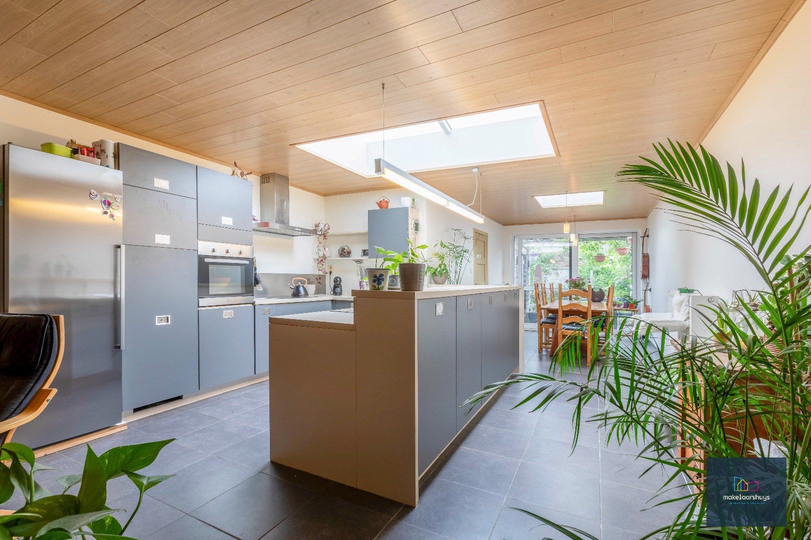 Instapklare woning met aangename tuin en garage foto 4