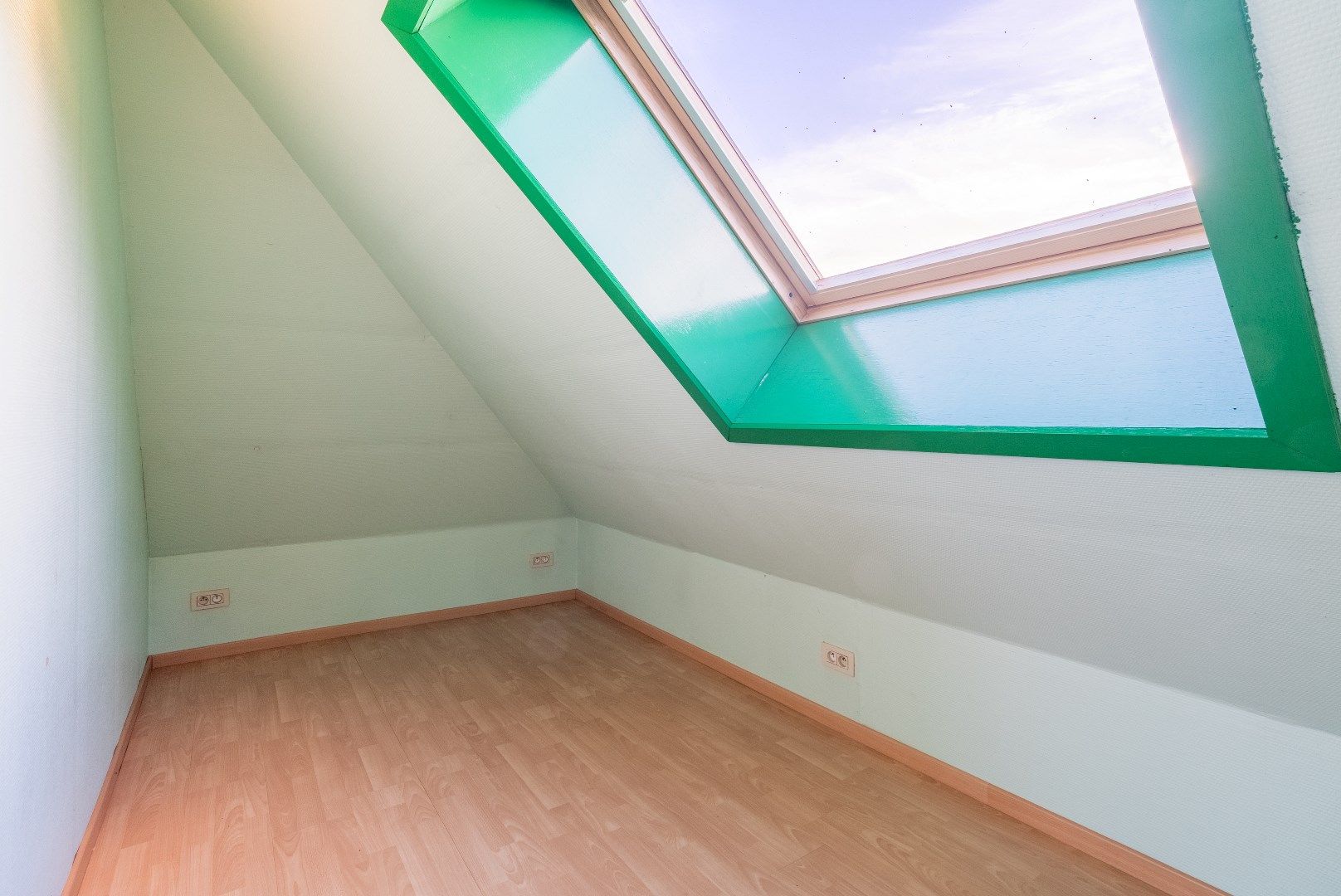Ruime hoekwoning met tuin en garage foto 11