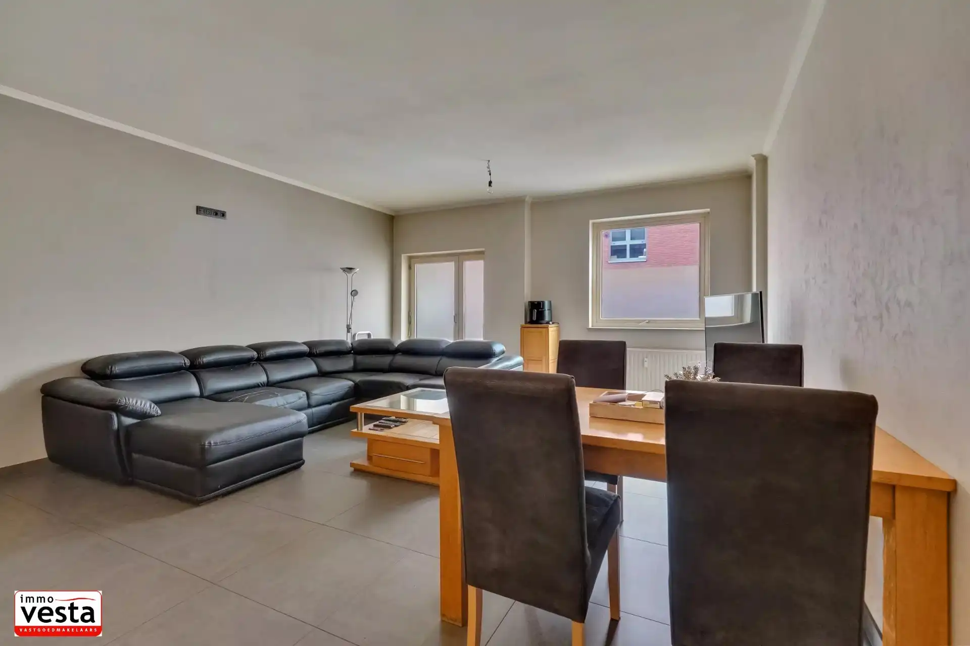 Instapklaar appartement nabij het (commercieel) centrum van de stad. foto 7