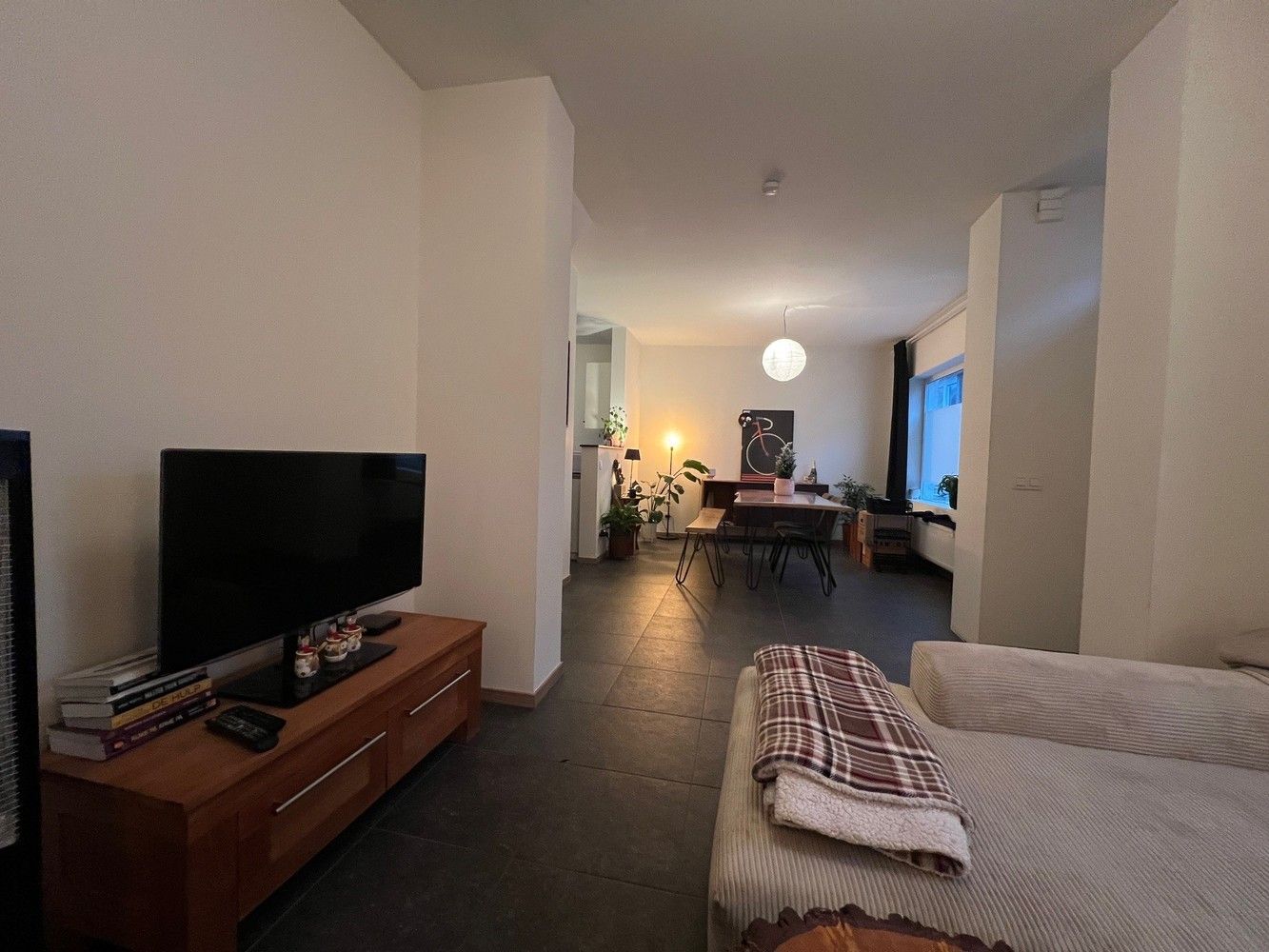 Volledig gerenoveerde woning met 2 slaapkamers en tuin. foto 2