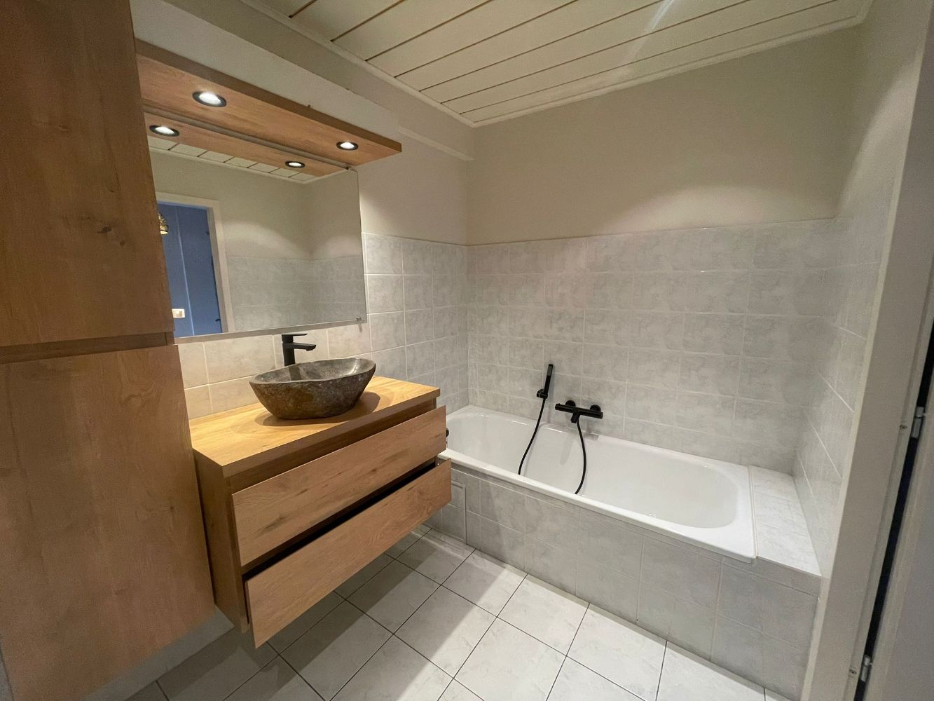 Gerenoveerd 2 slaapkamer appartement met zicht op de duinen foto 7