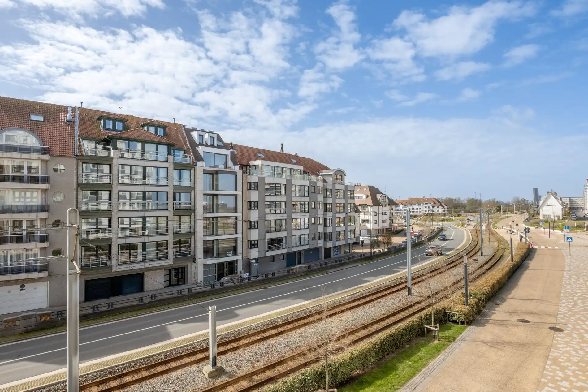 Vernieuwde en instaklare studio te Heist-aan-Zee foto 5