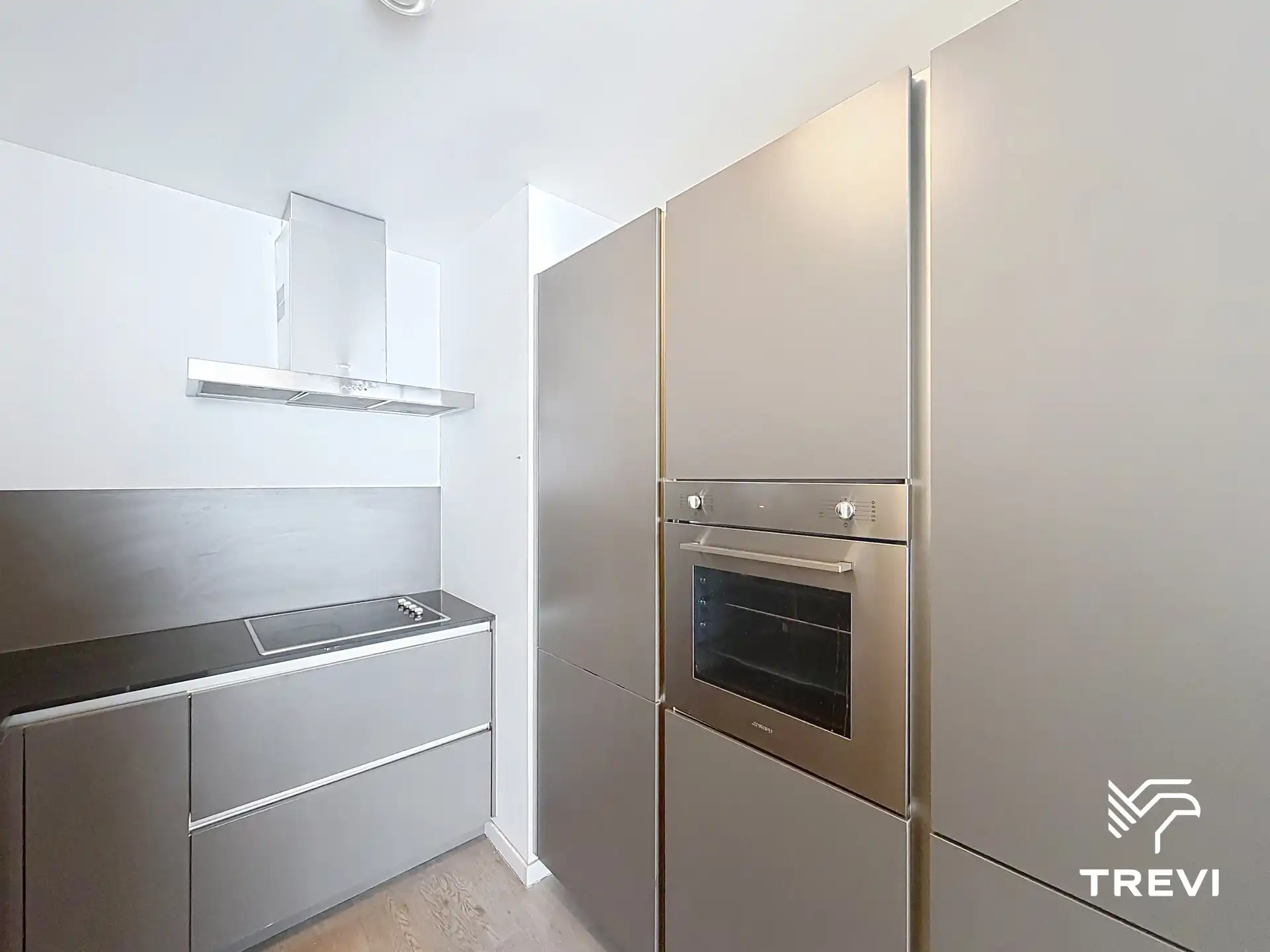 1-kamerappartement in een recent gebouw foto 8