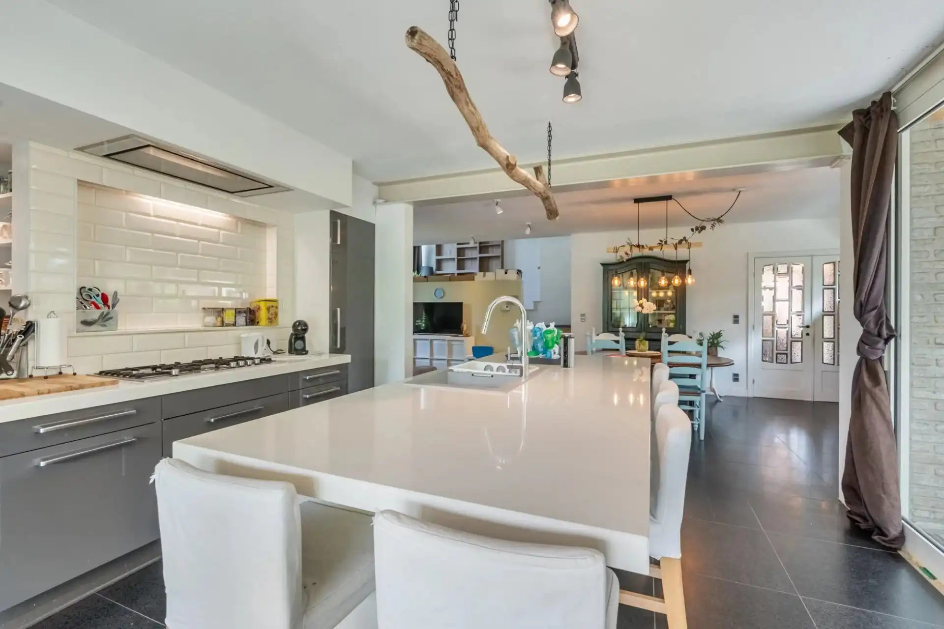 Ruime gezinswoning met 4 slaapkamers te Stal foto 5