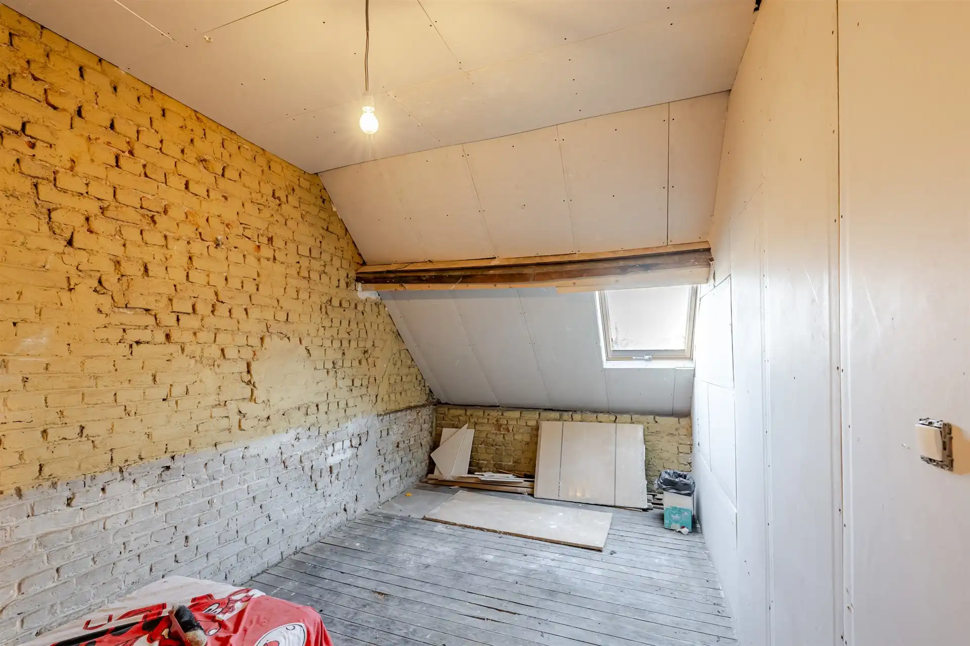 Rijwoning met 4 mogelijke slaapkamers tussen Varkensmarkt en OLV-ziekenhuis foto 15
