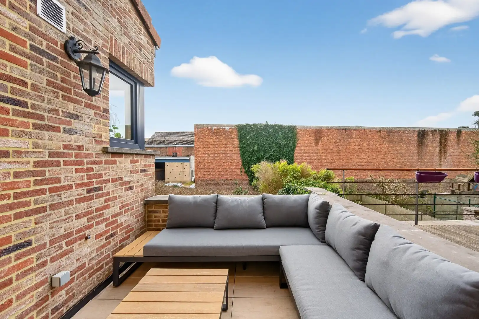 Ruime en instapklare woning met tal van mogelijkheden in Tienen. foto 2