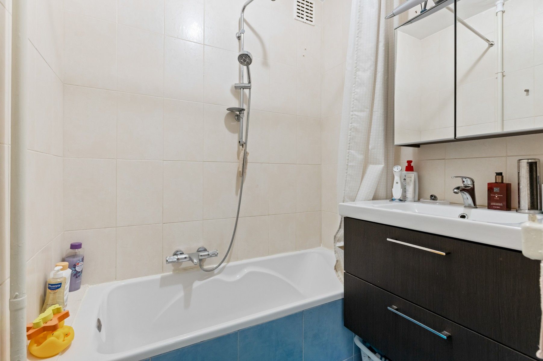 Gelijkvloersappartement met garage foto 14