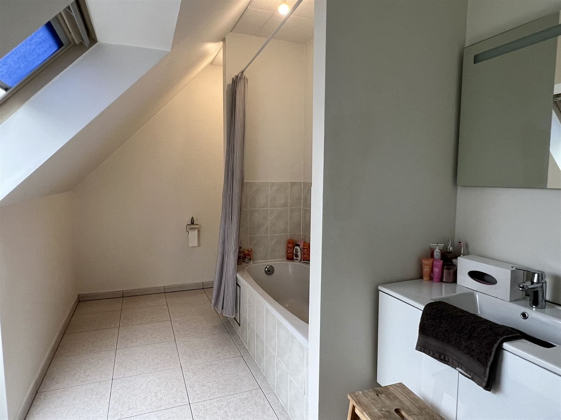 Ruime, comfortabele villa met aangename tuin foto 12