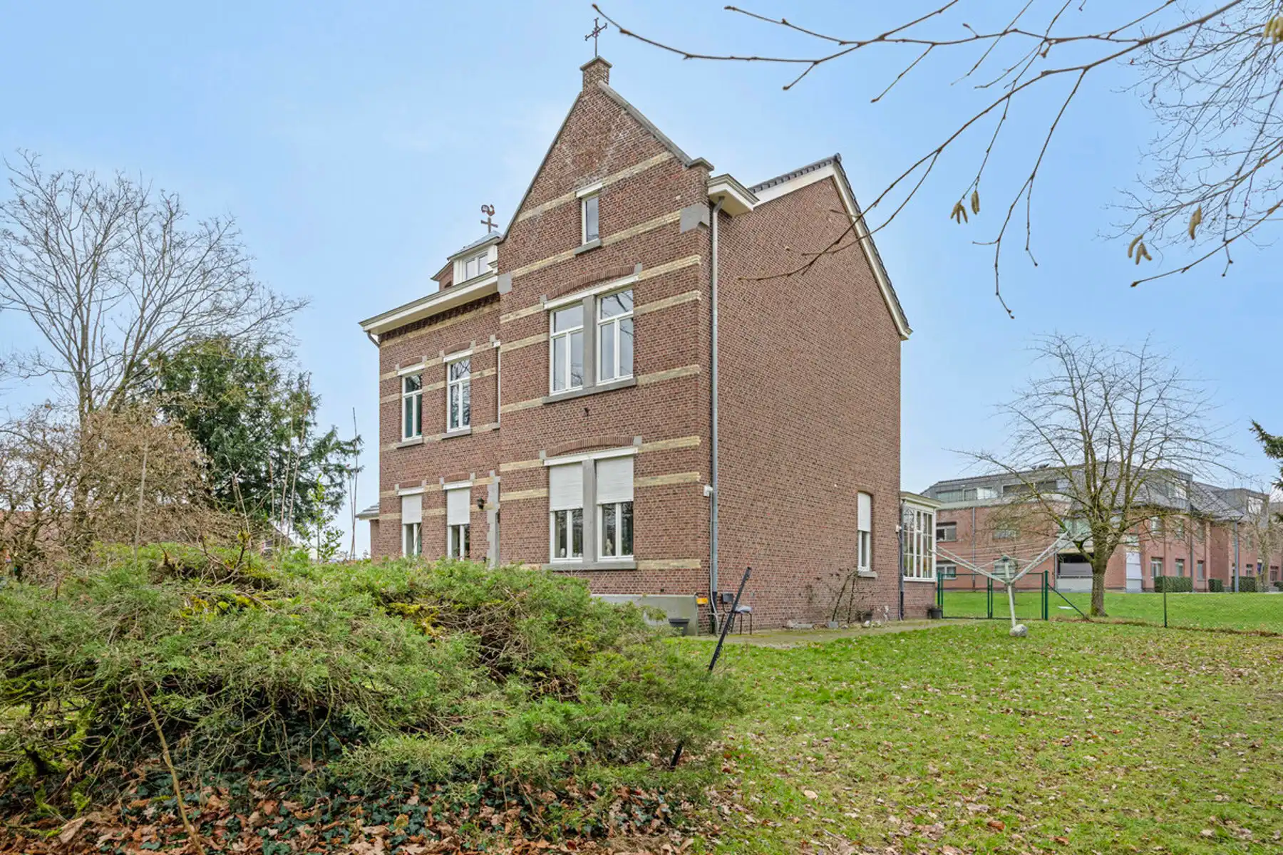 Authentieke pastorie, stijlvol gerenoveerd met comfort foto 2