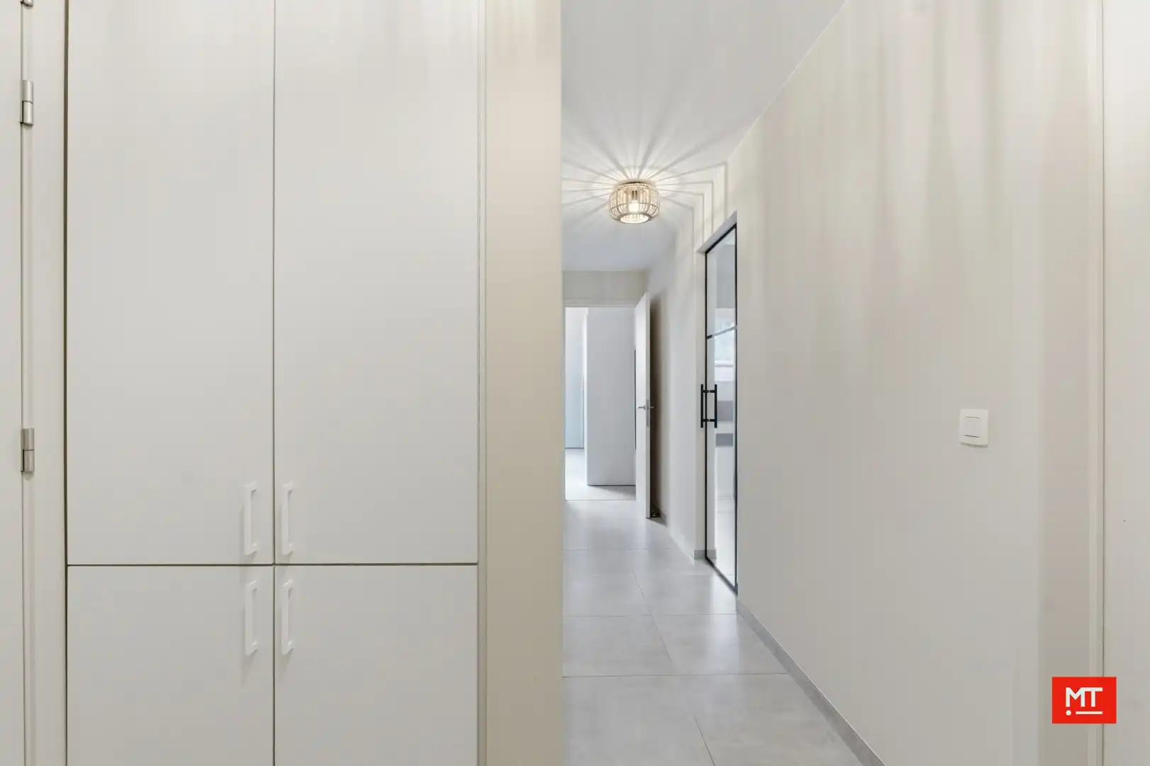 Modern, instapklaar appartement met 2 slpk en zonnig terras in centrum Zonnebeke foto 9