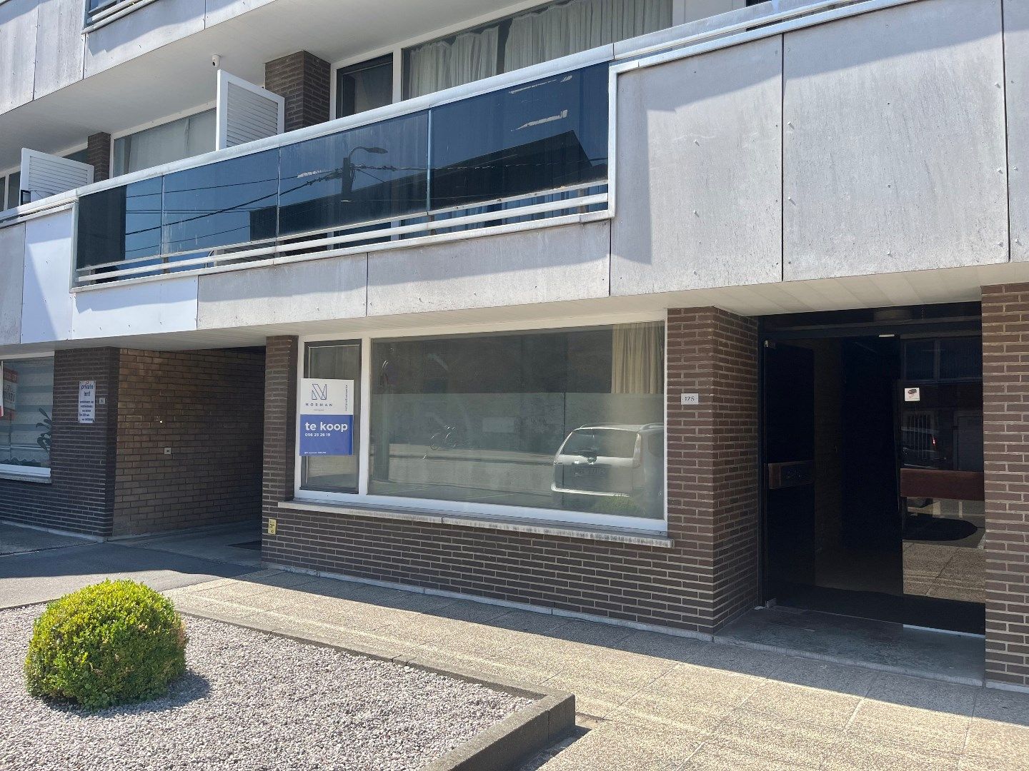 Hoofdfoto van de publicatie: Gelijkvloers appartement te koop in Roeselare met garagebox! 