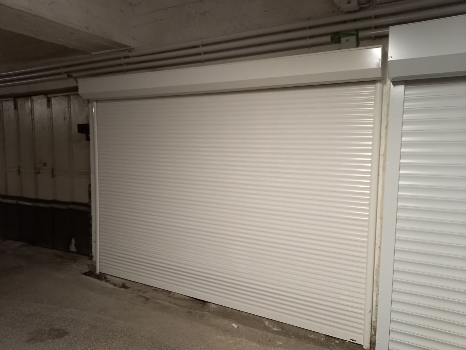 Gesloten garagebox tegenover Abdij ter Kameren foto {{pictureIndex}}