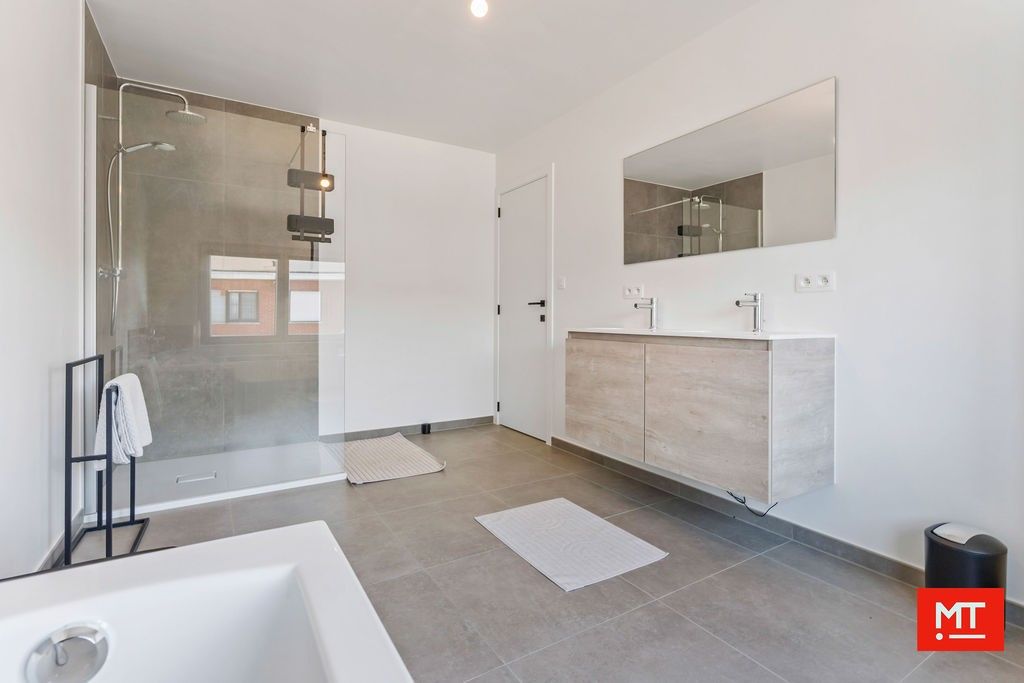 Gerenoveerde halfopen woning op het einde van een doodlopende straat te Zonnebeke foto 15