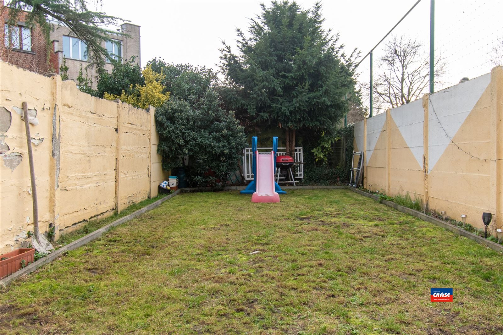 Knap gerenoveerde gezinswoning met 3 slaapkamers en tuin foto 11