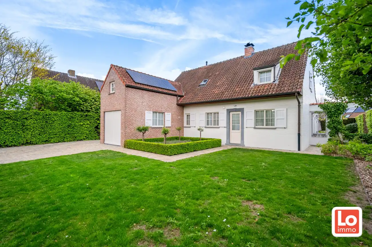 VERKOCHT! Charmante alleenstaande woning met inpandige garage op een zeer goede locatie in Oostakker. foto 2