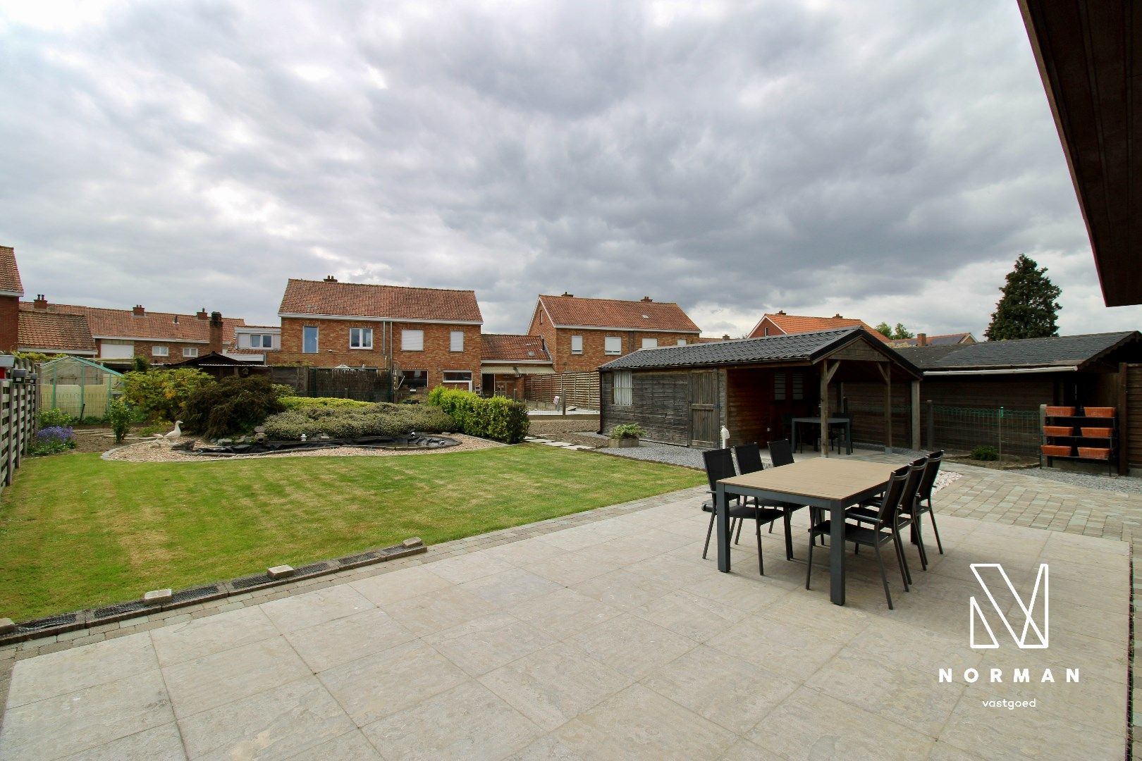 Ruime woning met prachtige tuin en 3 slaapkamers te Rumbeke! foto 2