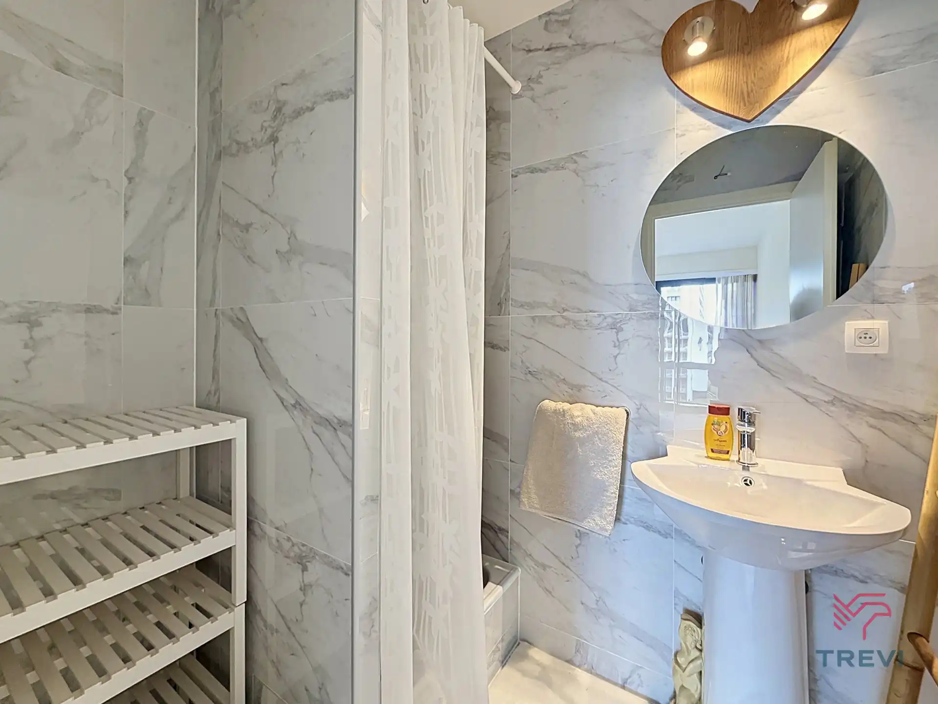 Prachtig volledig gerenoveerd 2-slpkmrappartement ± 110 m² foto 5