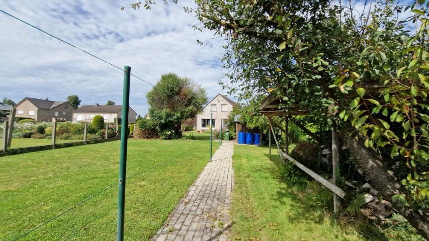 Perfect onderhouden VILLA, open bebouwing op 10 are 95 ca. foto 46