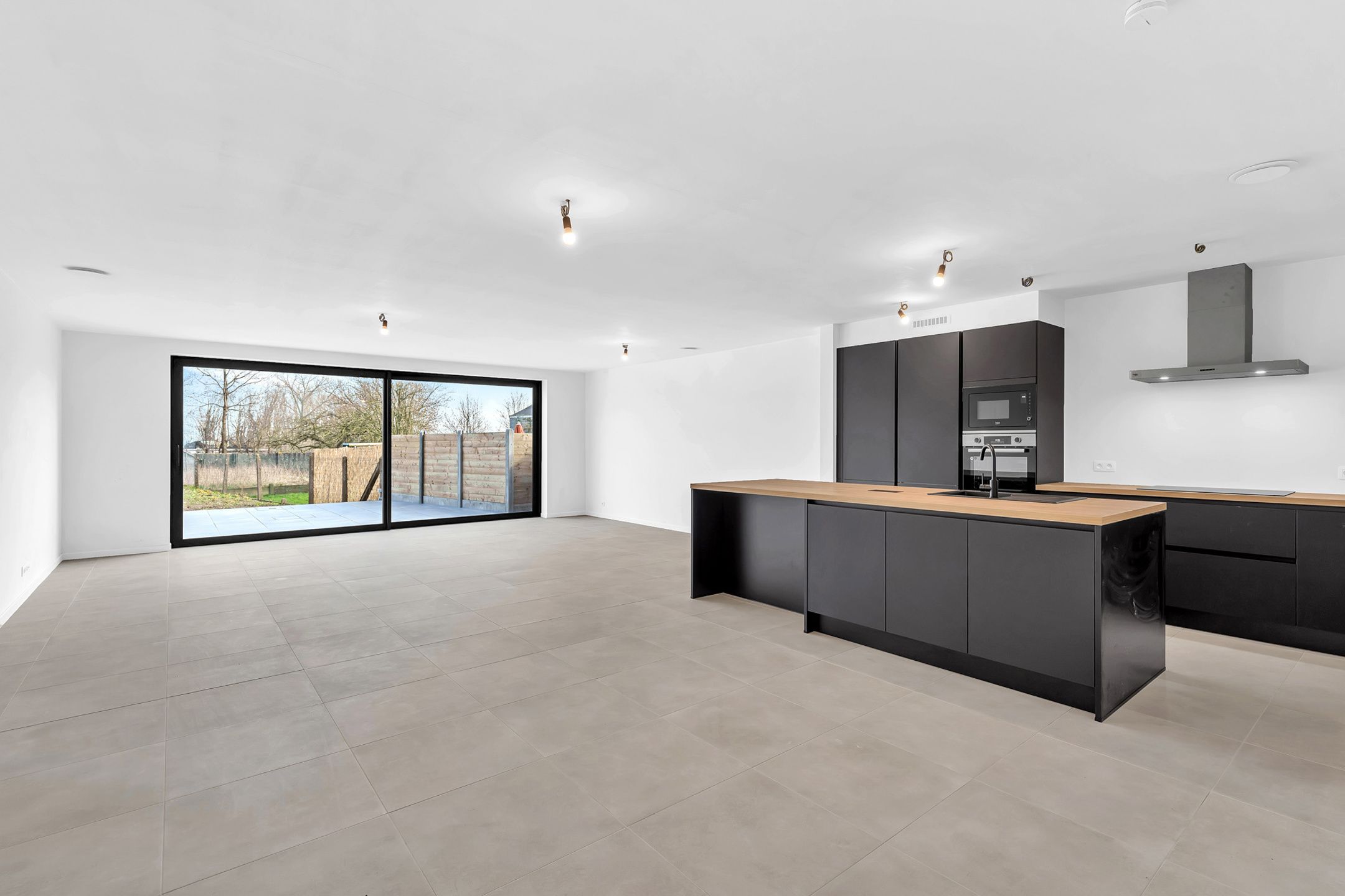 Prachtige ruime nieuwbouwwoning in Outer foto 1