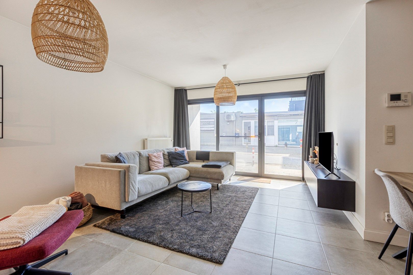 Instapklaar gelijkvloers appartement met 3 slpks, kelderberging en parking te OLV Olen ! foto 4