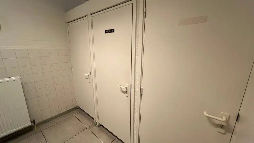 Loods met kantoren te huur in haven van Gent foto 17