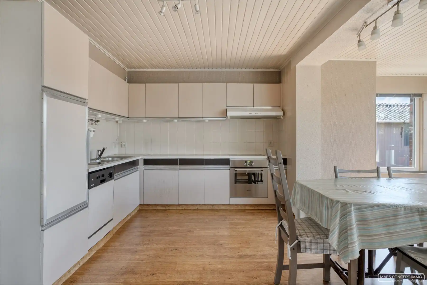 Charmante alleenstaande woning in villawijk Waregem, op wandelafstand van het centrum foto 12