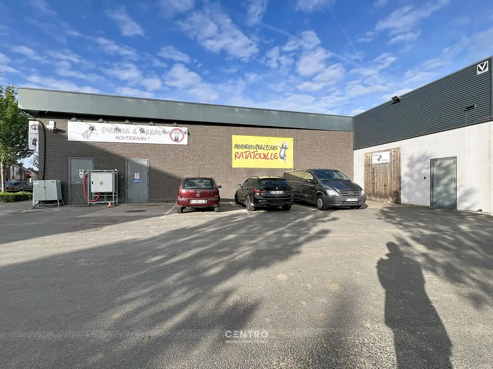 Multifunctioneel bedrijfspand (binnenrecreatie, toonzaal, winkel, opslag,...) van 782m² met 40 parkeerplaatsen op eigen terrein te Bavikhove (Harelbeke). foto 9