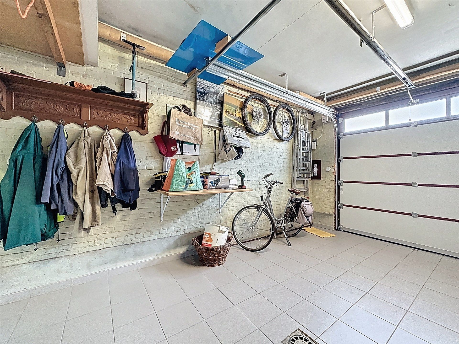 Lichtrijke, instapklare woning met ruime garage en fantastisch uitzicht in Kruibeke. foto 22
