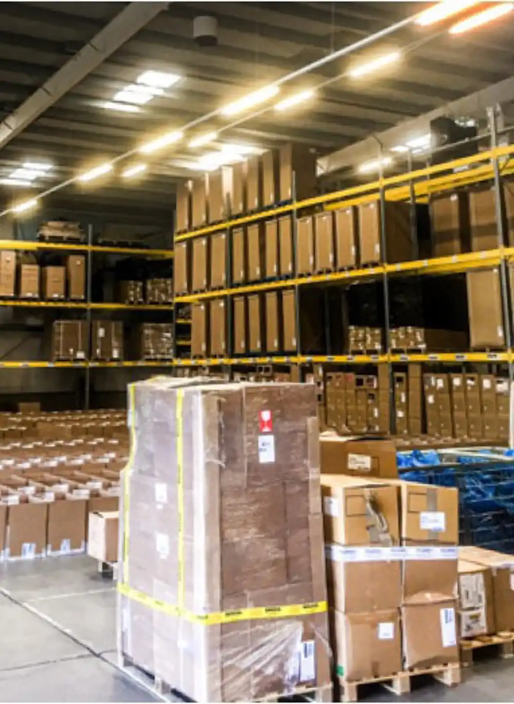 Bedrijfsgebouw : magazijn 7.316m² en kantoor 1.361m² te huur foto 3