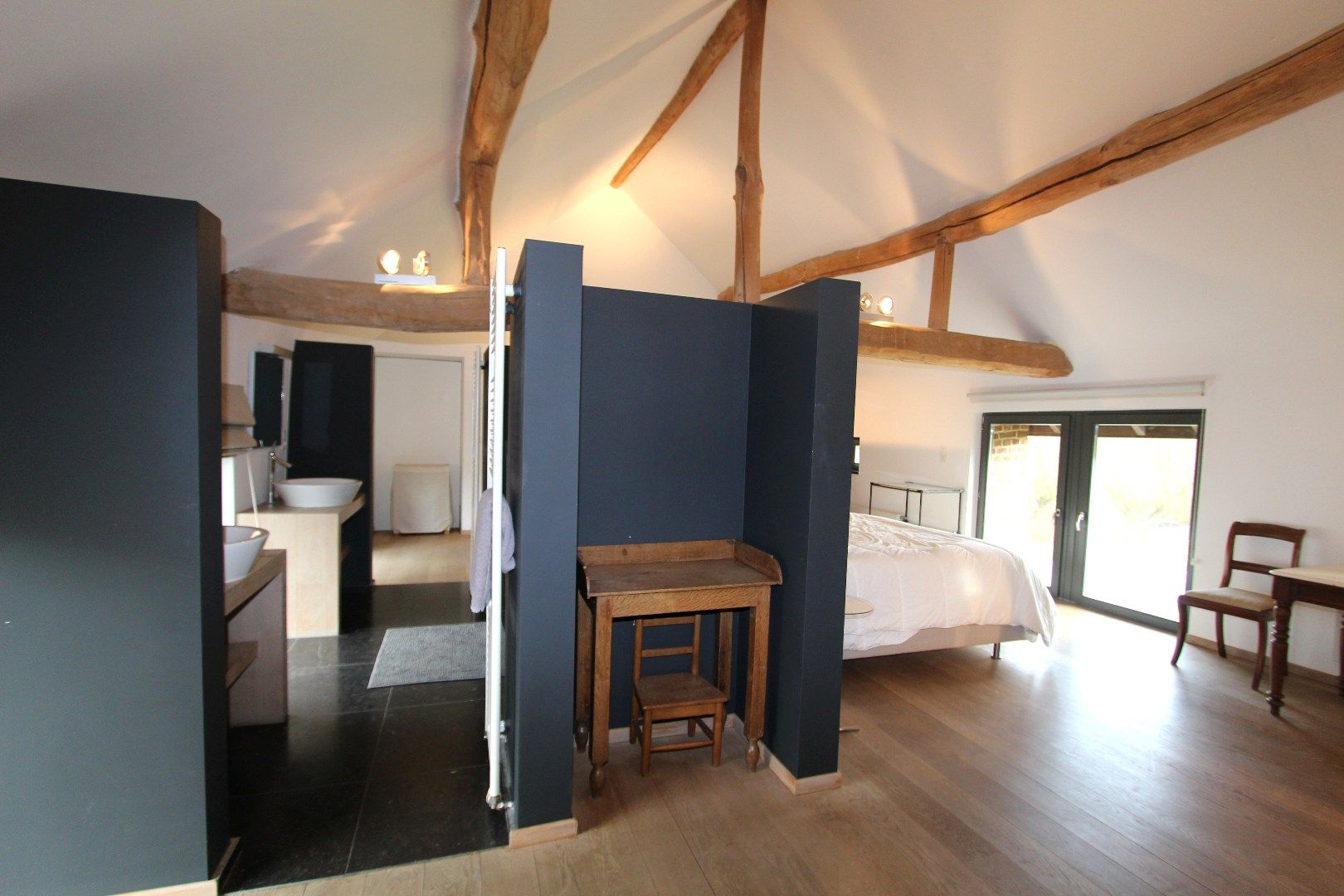 RUIME WONING VAN 390 m² MET GROTE TUIN EN ZWEMBAD foto 18