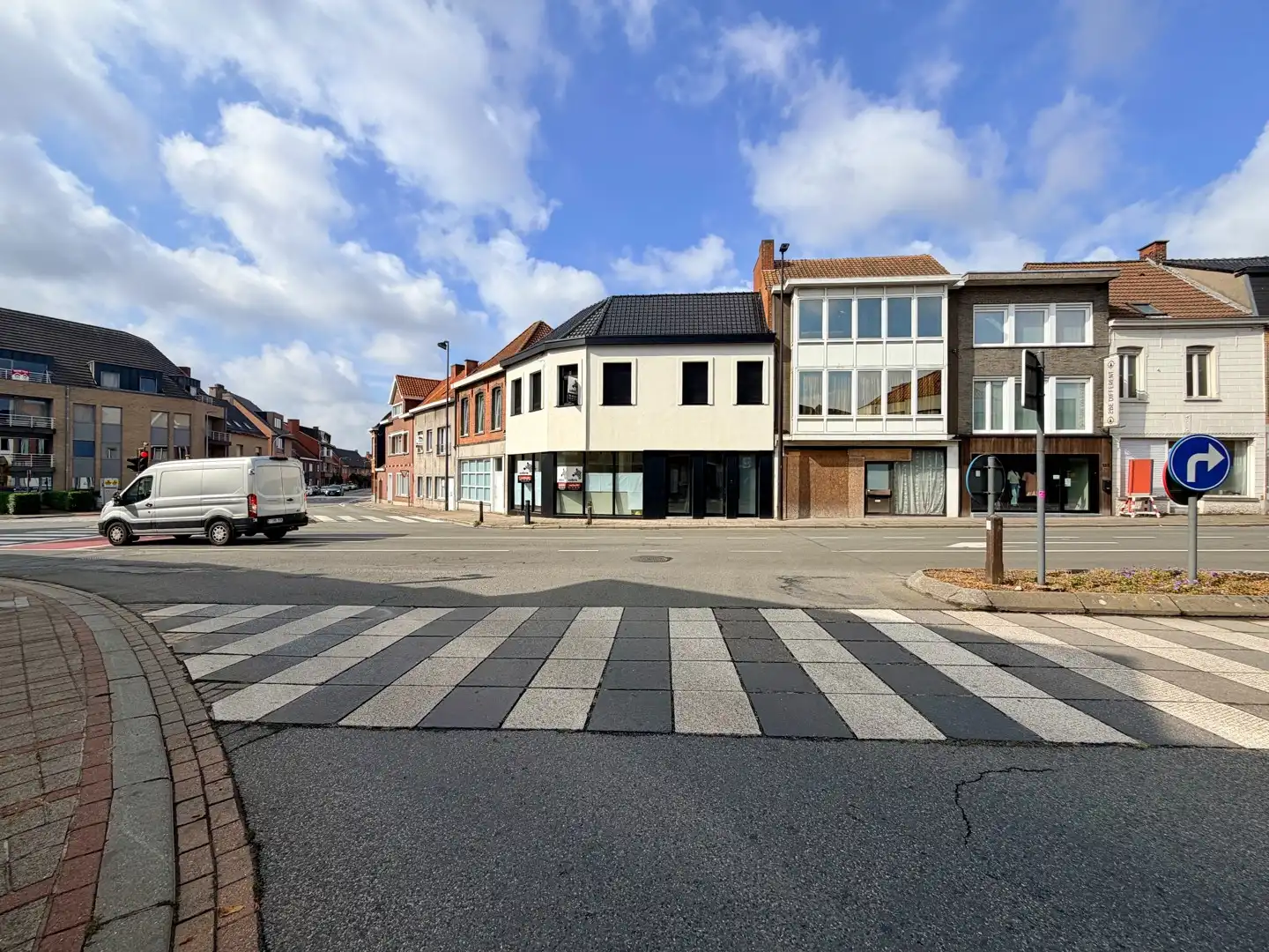 Volledig gerenoveerd 2-slaapkamerappartement met zolder in het hart van Tielt! foto 16