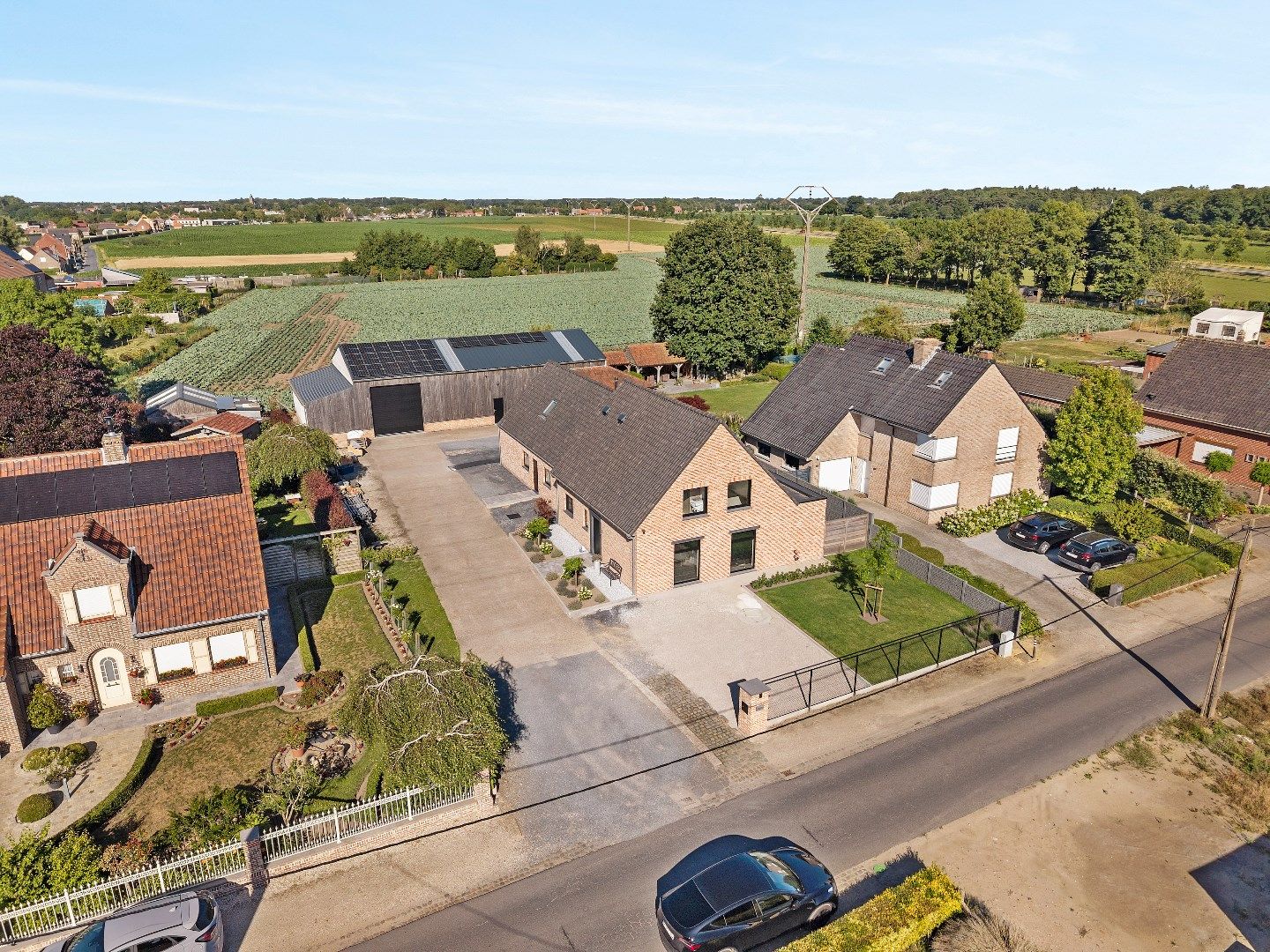 Prachtig gerenoveerde villa met 4 slaapkamers en ruime loods. foto 26